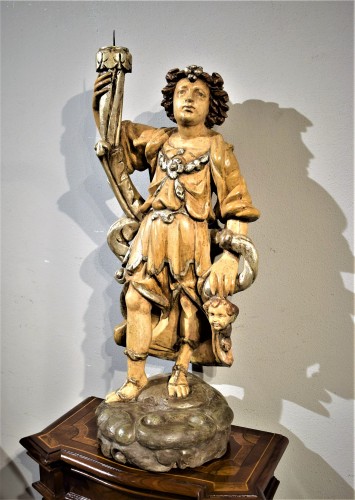 Art sacré, objets religieux  - Ange céroféraire en bois sculpté, polychrome et argenté, Italie XVIIe